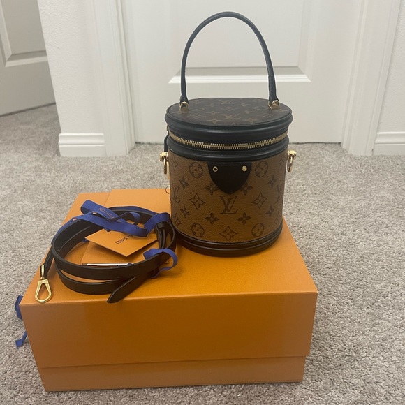 Authentic Louis Vuitton Bucket- Cannes - Picture 12 of 15